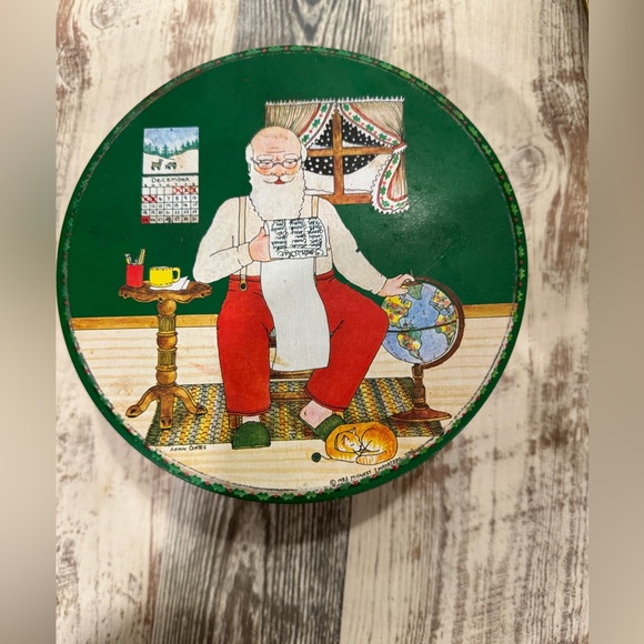 Vintage Christmas tin - Picture 1 of 4